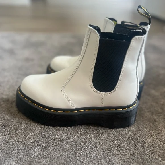 DR MARTENS WHITE LEATHER PLATFORM CHELSEA BOOTS, SIZE 6 - Picture 4 of 8